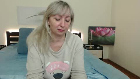 Snapshot of lady_milf_hot chatting on 12.10.24 Sofi online show from 12.10.24