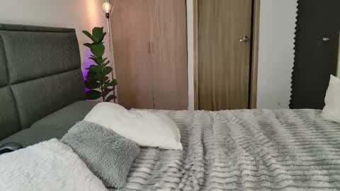    700  1300 -5 online show from 09.24.25