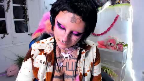 Mia online show from 12.18.25