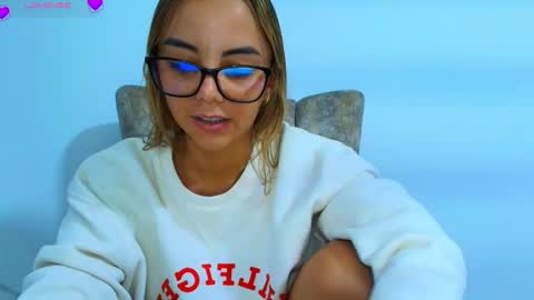 Snapshot of ladydi069 chatting on 10.27.25 Hello im lady nice to meet you online show from 10.27.25