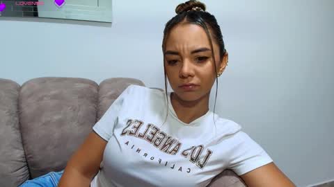 Snapshot of ladydi069 chatting on 11.26.25 Hello im lady nice to meet you online show from 11.26.25