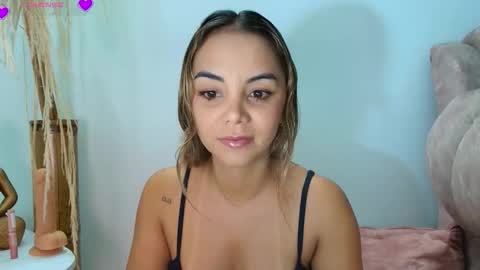 Snapshot of ladydi069 chatting on 11.28.25 Hello im lady nice to meet you online show from 11.28.25