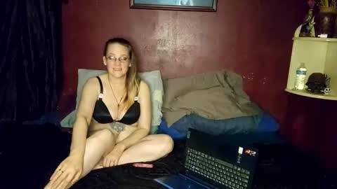 Snapshot of ladykiva_n_hubz chatting on 10.12.25 ladykiva_n_hubz online show from 10.12.25