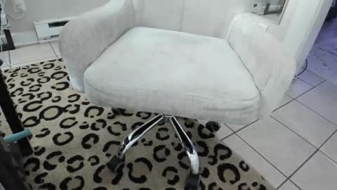 luxandleo online show from 12.21.25