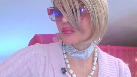 Snapshot of ladyoxana chatting on 02.11.26 Oxana online show from 02.11.26