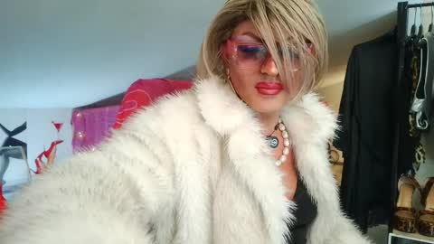 Snapshot of ladyoxana chatting on 03.31.26 Oxana online show from 03.31.26