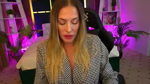 Laura online show from 10.17.25