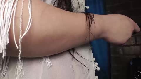 laia_hadid online show from 12.18.25