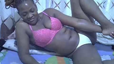 Snapshot of lajoy_ chatting on 04.11.26 joy online show from 04.11.26