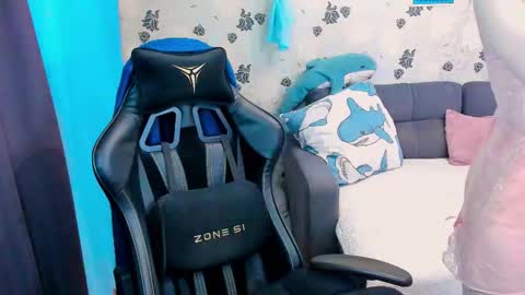 Snapshot of laksmrrr chatting on 12.16.25 Lu Alex online show from 12.16.25