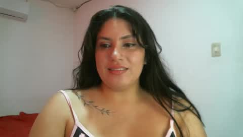 Snapshot of lala_gomez01 chatting on 02.01.25 laura gomez online show from 02.01.25