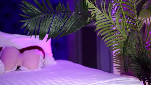 Snapshot of lalaroze chatting on 09.13.25 Lala online show from 09.13.25