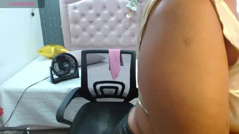 Snapshot of lalisha_96 chatting on 05.26.26 lalisha online show from 05.26.26