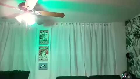 LALOVE99 online show from 10.18.25