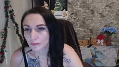 Snapshot of lalyaskyy chatting on 12.21.25 Lalya online show from 12.21.25