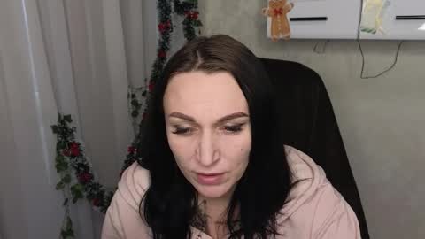 Snapshot of lalyaskyy chatting on 12.22.25 Lalya online show from 12.22.25