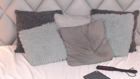 Laly Castro online show from 12.15.24