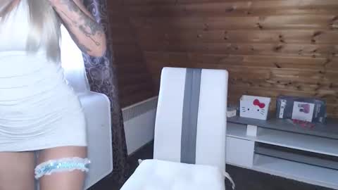 LaMadrina006 online show from 11.17.25