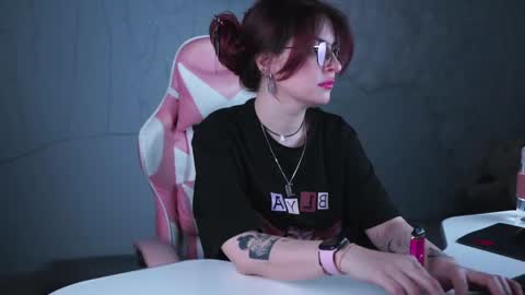 just call me Lana  and her security online show from 03.01.25