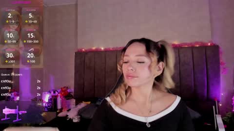 Snapshot of lanaamills chatting on 06.01.26 Lana online show from 06.01.26