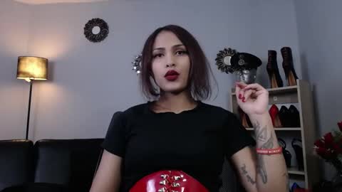 Snapshot of lanadoux_ chatting on 03.05.25 Mistress Lana online show from 03.05.25