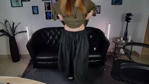 Snapshot of lanafitch chatting on 06.18.26 lana online show from 06.18.26