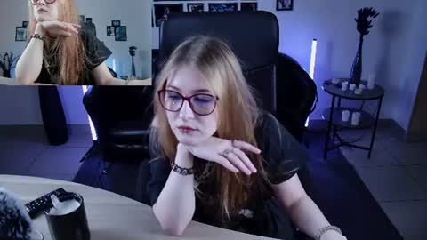 Snapshot of lanafitch chatting on 07.19.26 lana online show from 07.19.26