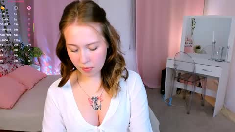 Snapshot of lanaroselle chatting on 05.07.26 Lana online show from 05.07.26