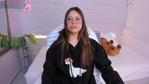 Snapshot of lanna_18_ chatting on 04.14.26 Lanna online show from 04.14.26