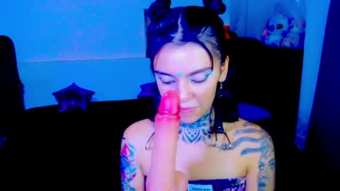 Snapshot of lannie_gonzales chatting on 05.15.26 LANNIE online show from 05.15.26