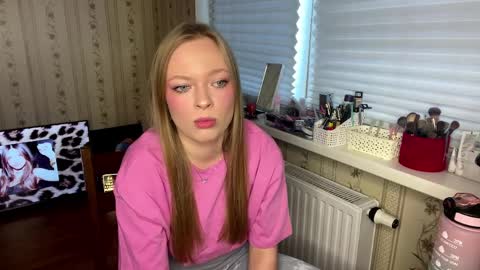 Snapshot of lanniecastellow chatting on 03.30.26 Hello My name is Lola online show from 03.30.26