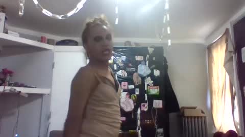 Snapshot of lapuzzycat201923 chatting on 12.04.24 Lapuzzycat201923 online show from 12.04.24