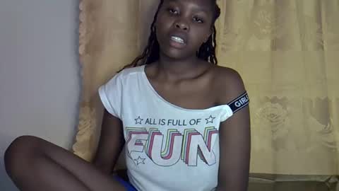 Snapshot of lara5872 chatting on 10.29.25 lara online show from 10.29.25