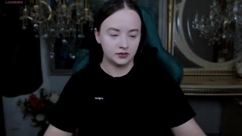 Snapshot of lara_benson_ chatting on 11.27.25 lara_benson_ online show from 11.27.25