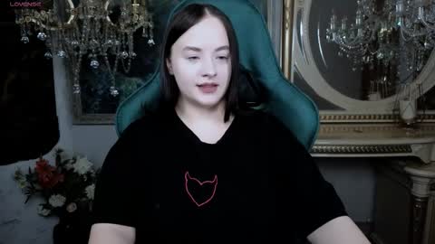 Snapshot of lara_benson_ chatting on 11.29.25 lara_benson_ online show from 11.29.25