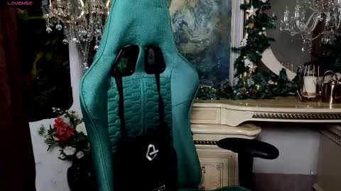 Snapshot of lara_benson_ chatting on 12.17.25 lara_benson_ online show from 12.17.25