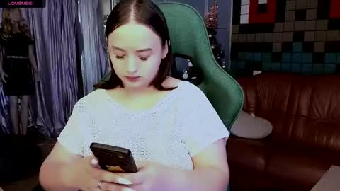 Snapshot of lara_benson_ chatting on 12.20.25 lara_benson_ online show from 12.20.25