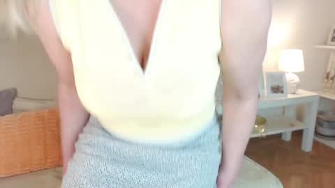 lara_fisher online show from 12.08.24