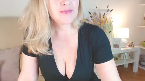 lara_fisher online show from 11.16.25