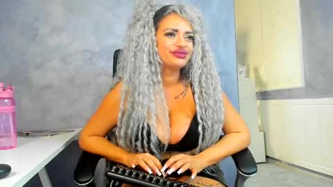 Lara online show from 02.22.25