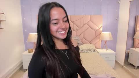 Snapshot of laraa_rous chatting on 09.09.25 lara online show from 09.09.25