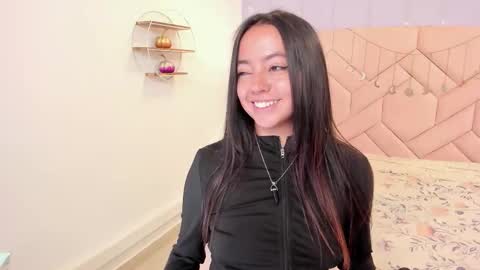 Snapshot of laraa_rous chatting on 09.11.25 lara online show from 09.11.25