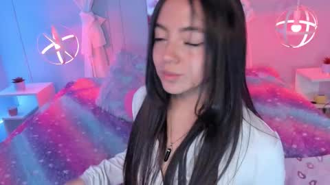 Snapshot of laraa_rous chatting on 09.19.25 lara online show from 09.19.25