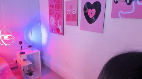 Snapshot of laraa_rous chatting on 09.25.25 lara online show from 09.25.25