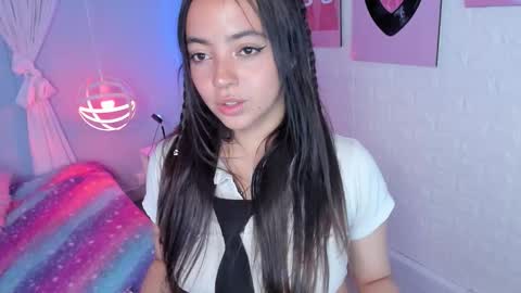 Snapshot of laraa_rous chatting on 09.26.25 lara online show from 09.26.25