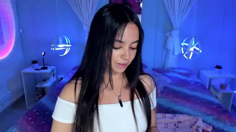 Snapshot of laraa_rous chatting on 10.07.25 lara online show from 10.07.25