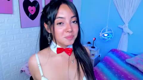 Snapshot of laraa_rous chatting on 10.13.25 lara online show from 10.13.25