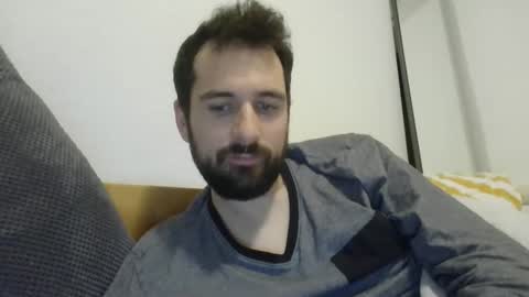 Snapshot of laraaan chatting on 10.26.25 laraaan online show from 10.26.25