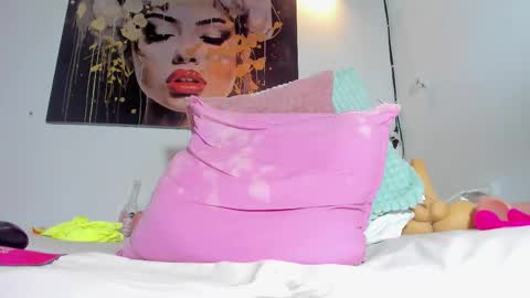 REINA  online show from 01.05.26