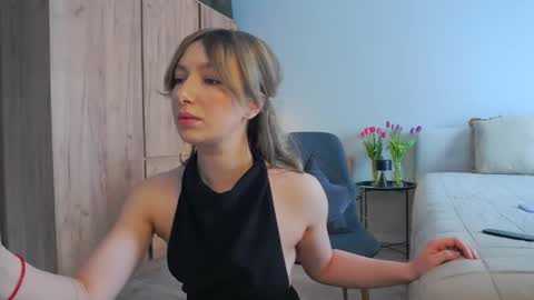 Snapshot of larakanes chatting on 02.17.25 LaraKanes online show from 02.17.25